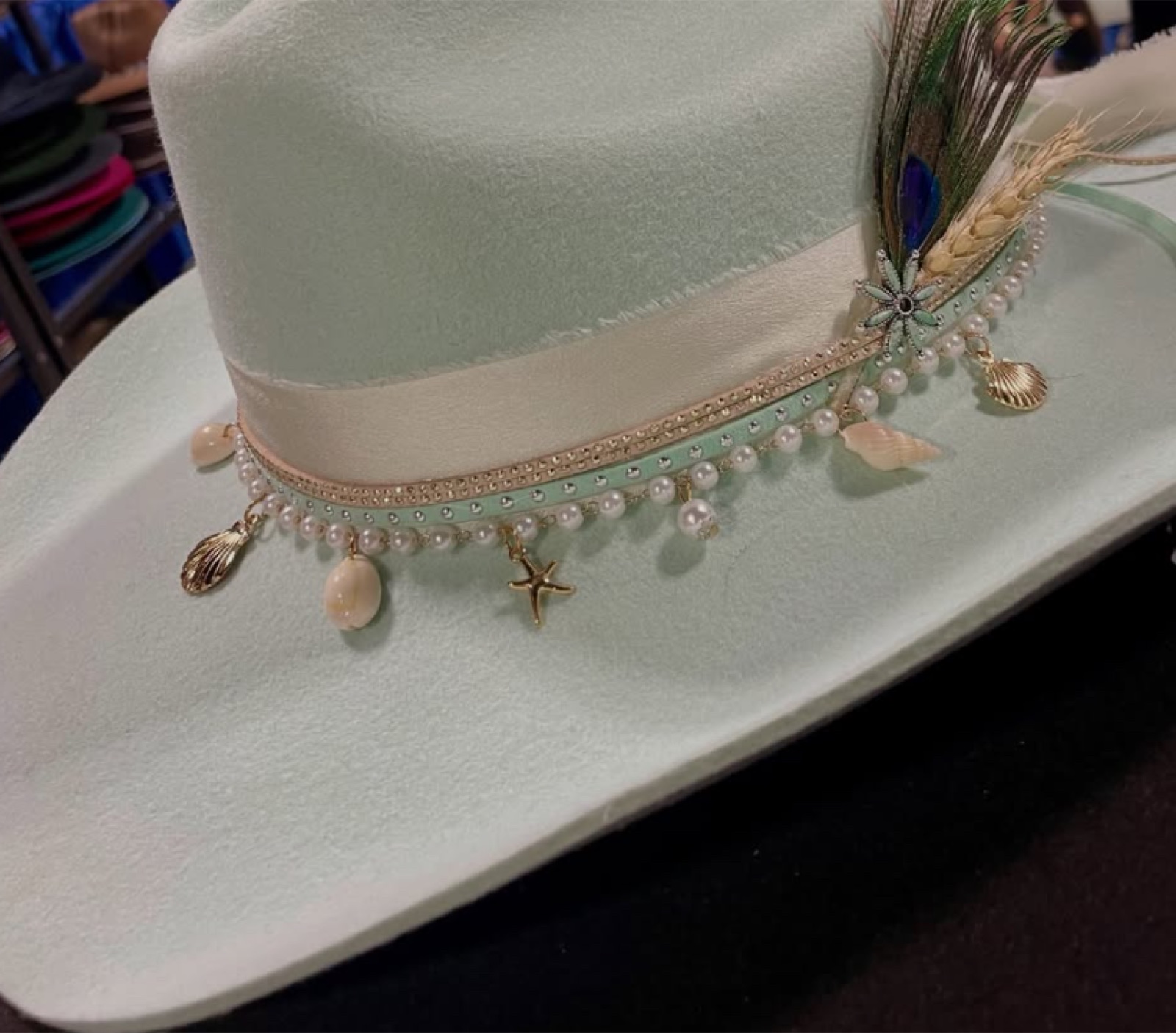 Live preview of your hat build